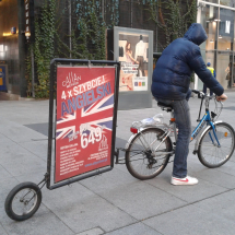 Reklama rowerowa w samym centrum Warszawy